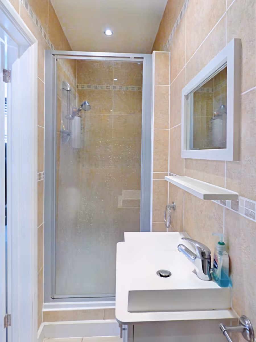 Eastmead Avenue, Greenford, UB6