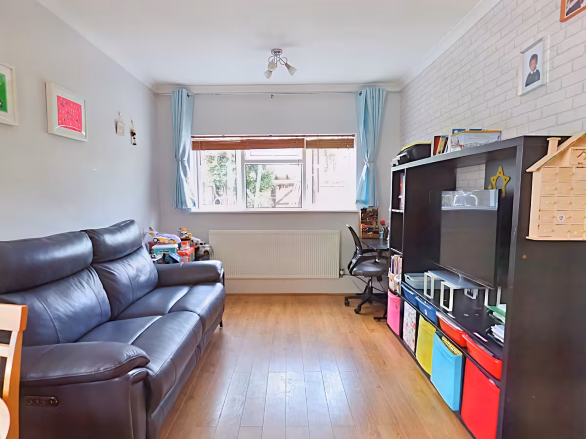 Eastmead Avenue, Greenford, UB6