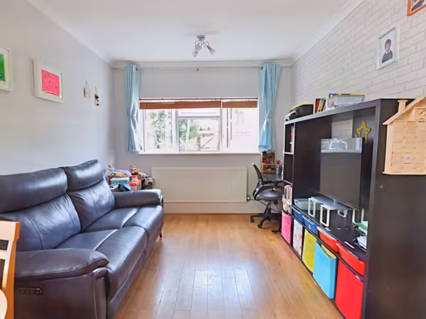 Eastmead Avenue, Greenford, UB6