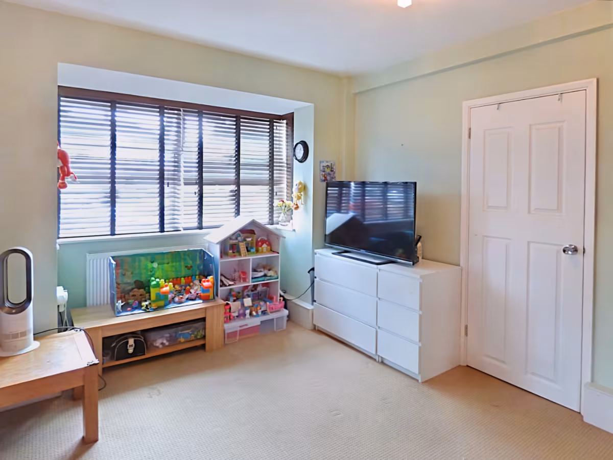 Eastmead Avenue, Greenford, UB6